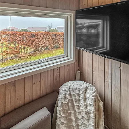 Fint Hjem I V Med Havutsikt *